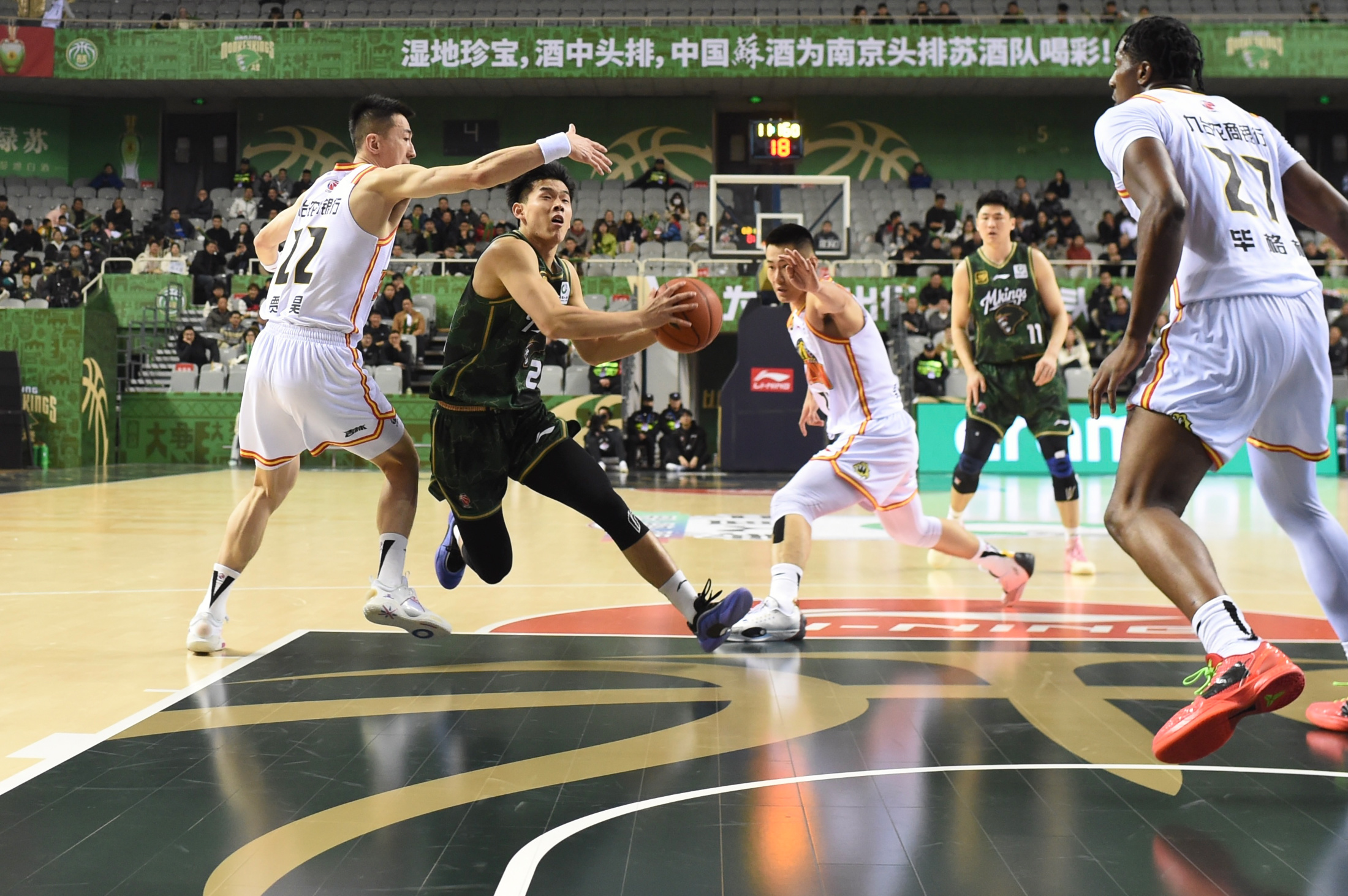 体育领域的高手云集：运动员交流对抗