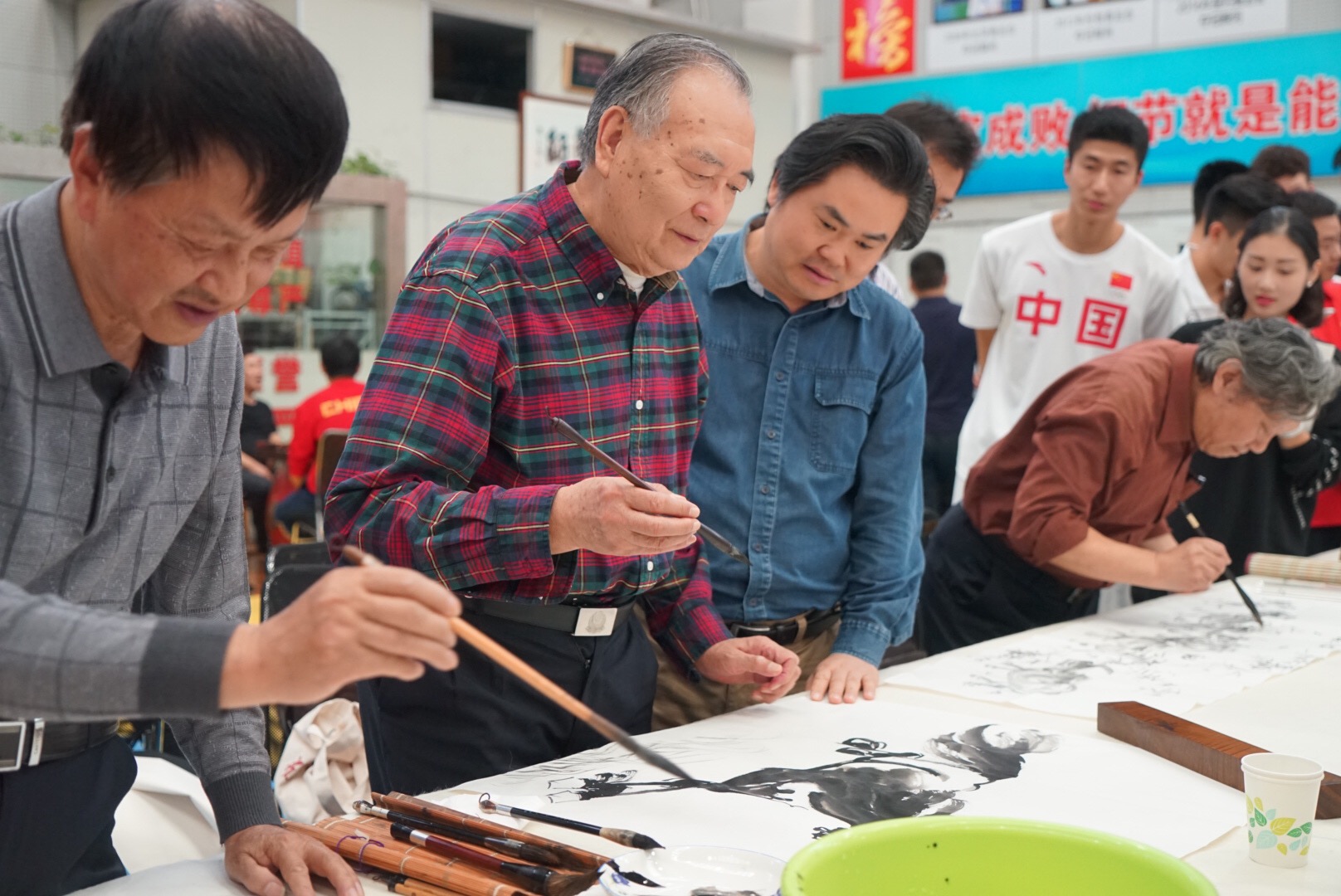 青年才俊表现抢眼，舍我其谁的表现赢得掌声的简单介绍