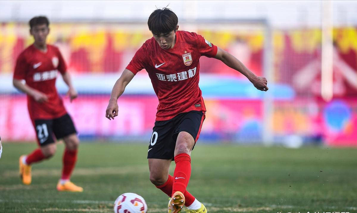 比赛中展现出色防守，对手难以攻破