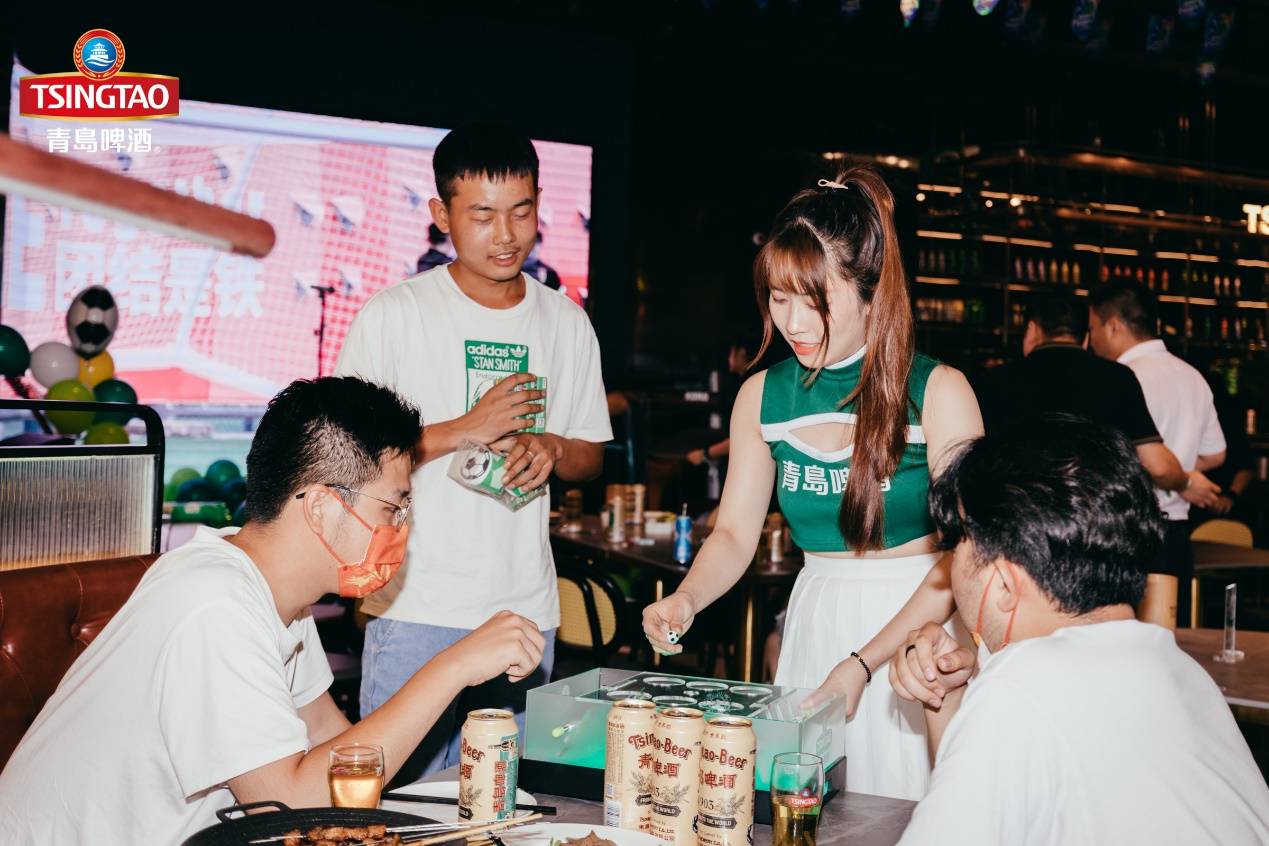 拉科鲁尼亚再夺冠，球迷狂欢不已