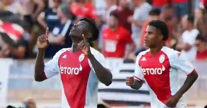 摩纳哥上演精彩逆转，暂居榜首