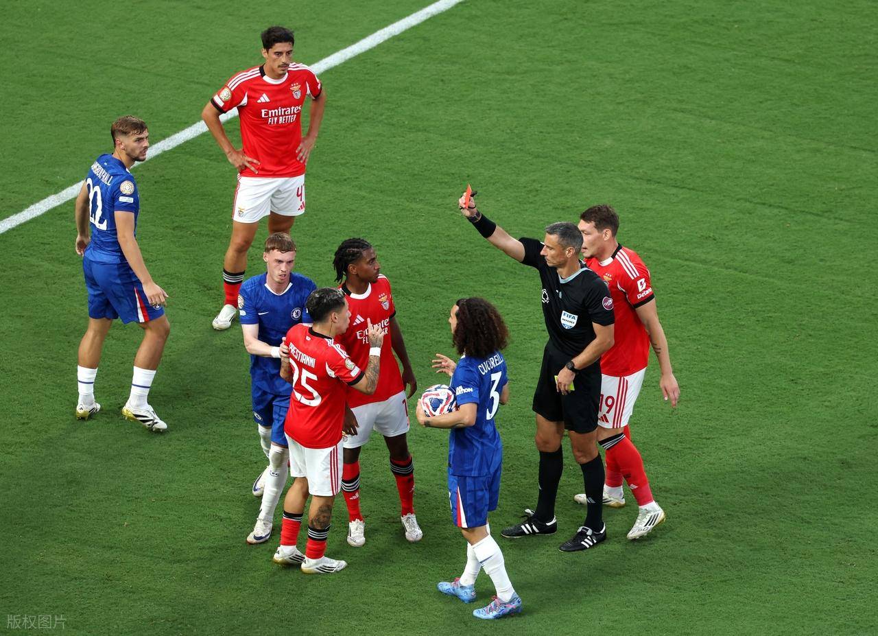 拜仁慕尼黑力克切尔西，晋级欧洲之王争夺战的简单介绍