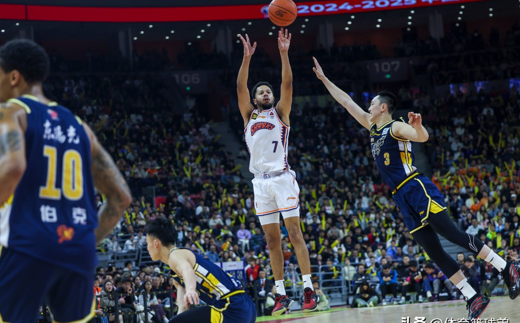 上海队主场惨遭逆转,失误成致命伤的简单介绍 上海队主场惨遭逆转,失误成致命伤的简单介绍