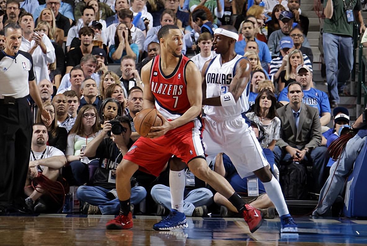 精彩瞬间!球员精准传球配合助球队攻城拔寨 精彩瞬间!球员精准传球配合助球队攻城拔寨