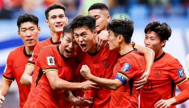 中国足球超级联赛开启新赛季,球迷热情高涨! 中国足球超级联赛开启新赛季,球迷热情高涨!