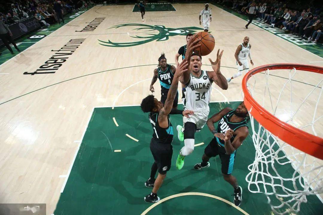 雄鹿B队碾压鹈鹕，拉塞尔高光表现