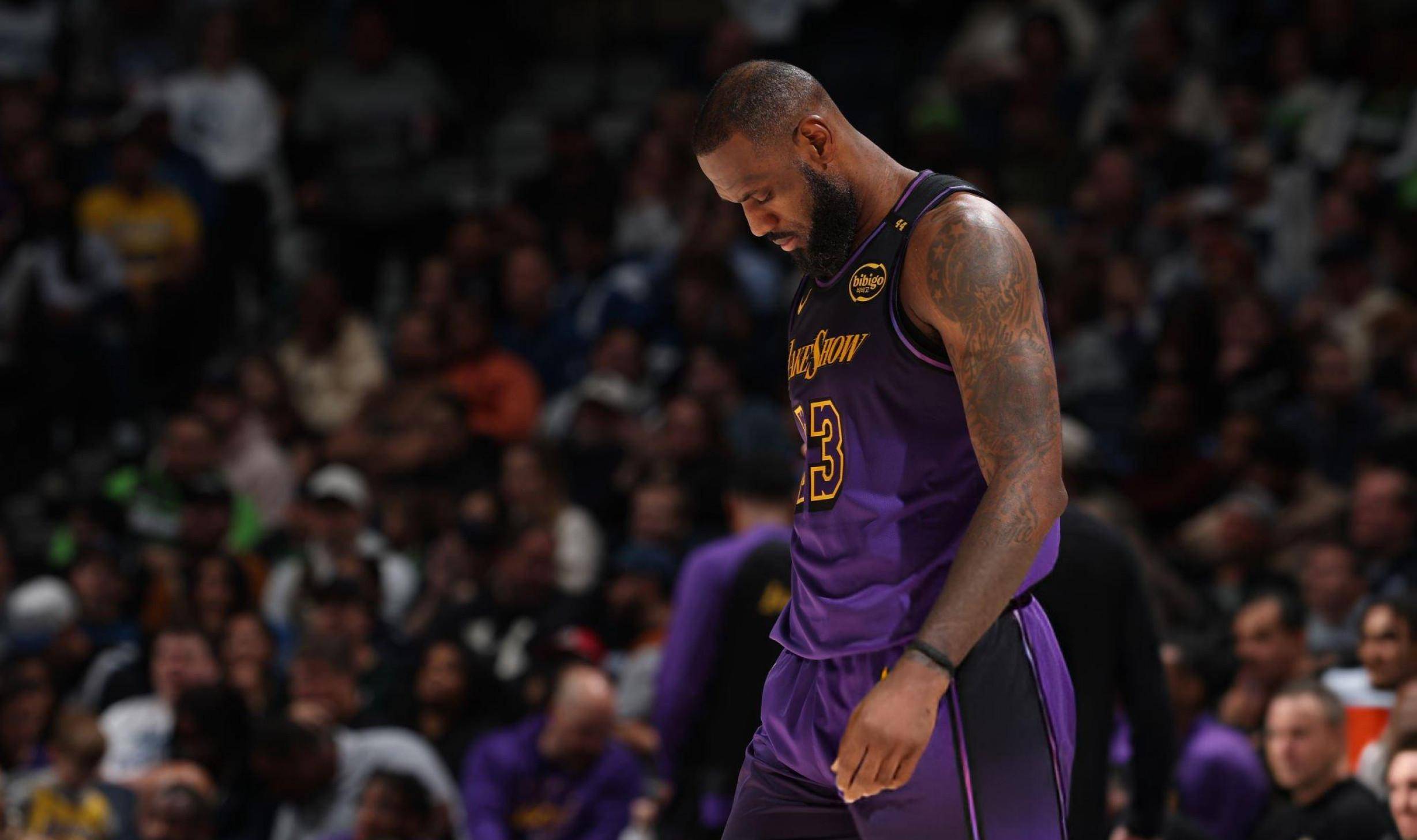 包含詹姆斯：湖人阵容整体实力强大，仍有提高余地的词条