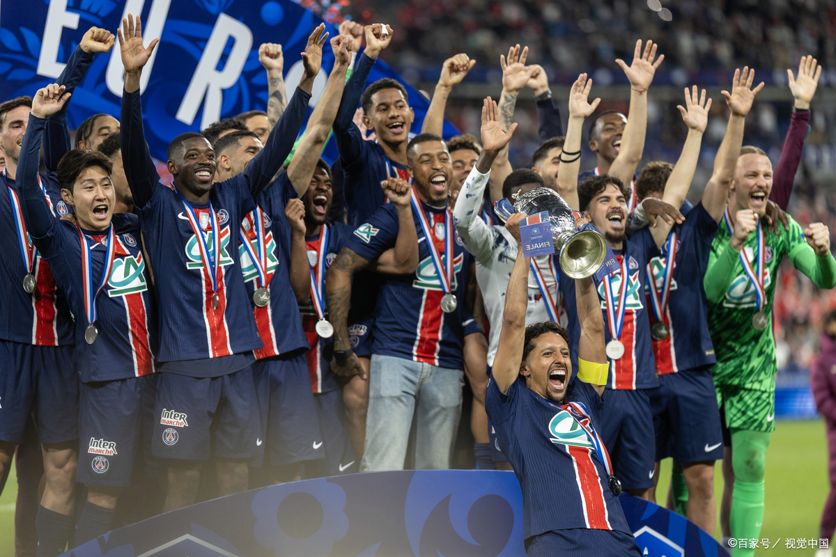 巴黎圣日耳曼进球后大举庆祝内马尔狂喜爆发的简单介绍 巴黎圣日耳曼进球后大举庆祝内马尔狂喜爆发的简单介绍