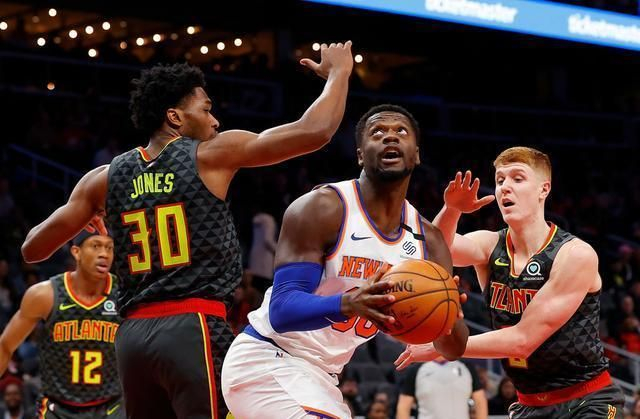 尼克斯战胜篮网，兰德尔绝杀全场掀翻对手