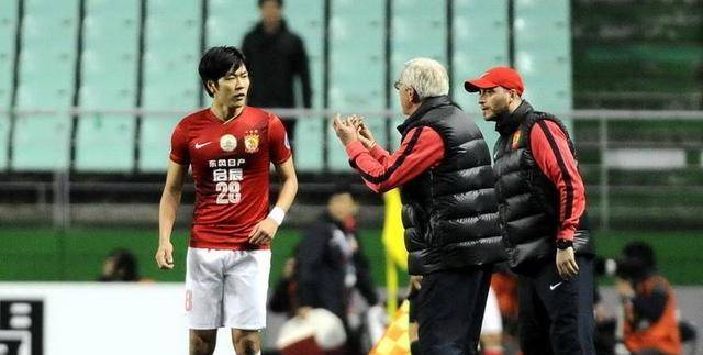 恒大战泰达海报曝光！里皮按计划赴沈阳，个别球员归队