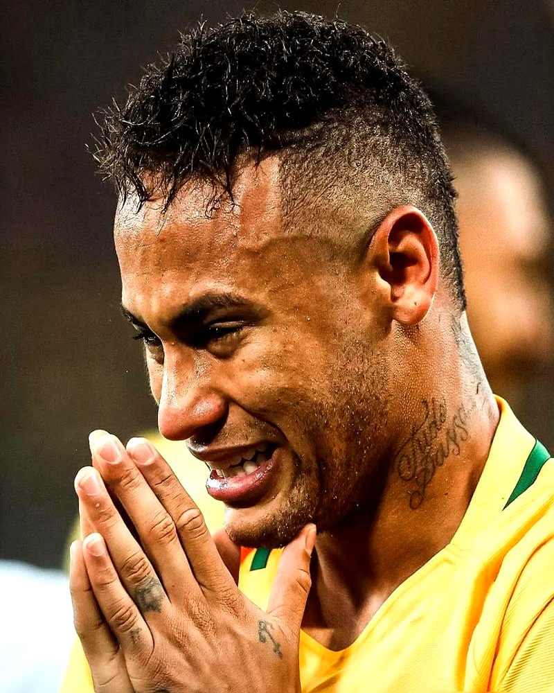 拜仁逆转哥伦比亚，内马尔扛起全队的简单介绍